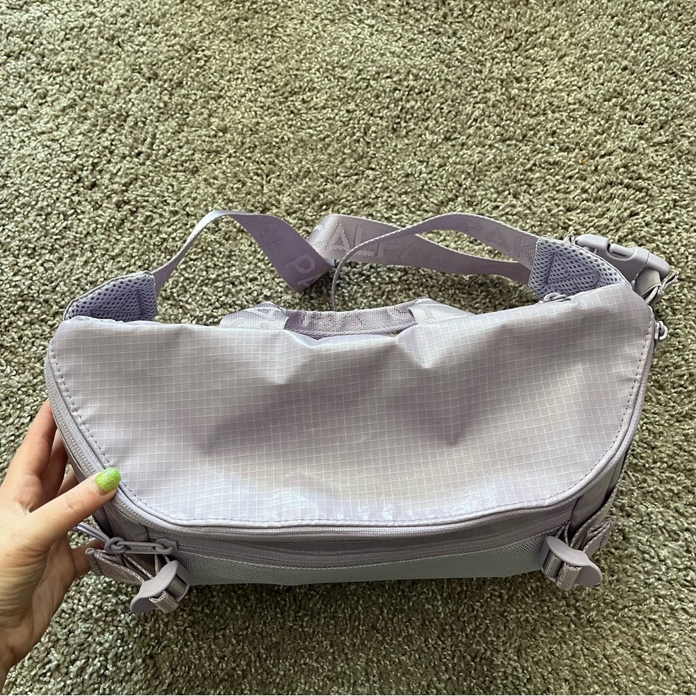 NWOT Calpak Terra Sling Bag in Amethyst - Picture 3 of 12